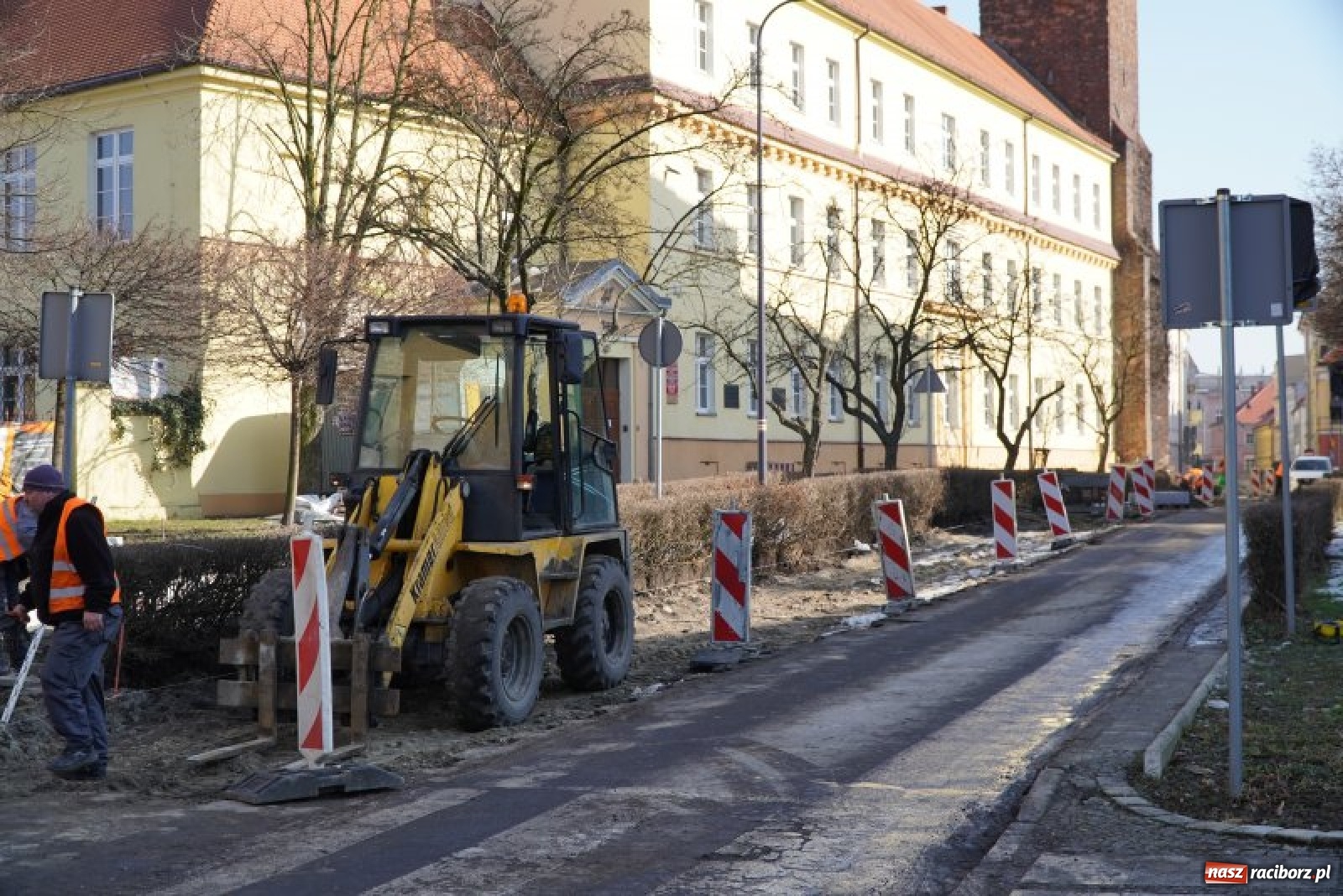 Zdjęcie w galerii na portalu naszraciborz.pl: Trwa przebudowa ulicy Gimnazjalnej na wysokości Ekonomika wiadomości z regionu