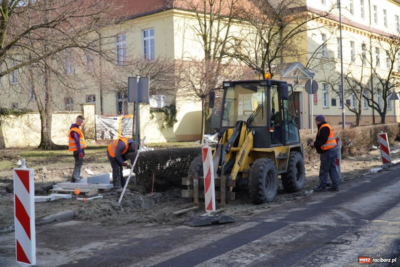 Zdjęcie w galerii na portalu naszraciborz.pl: Trwa przebudowa ulicy Gimnazjalnej na wysokości Ekonomika wiadomości z regionu