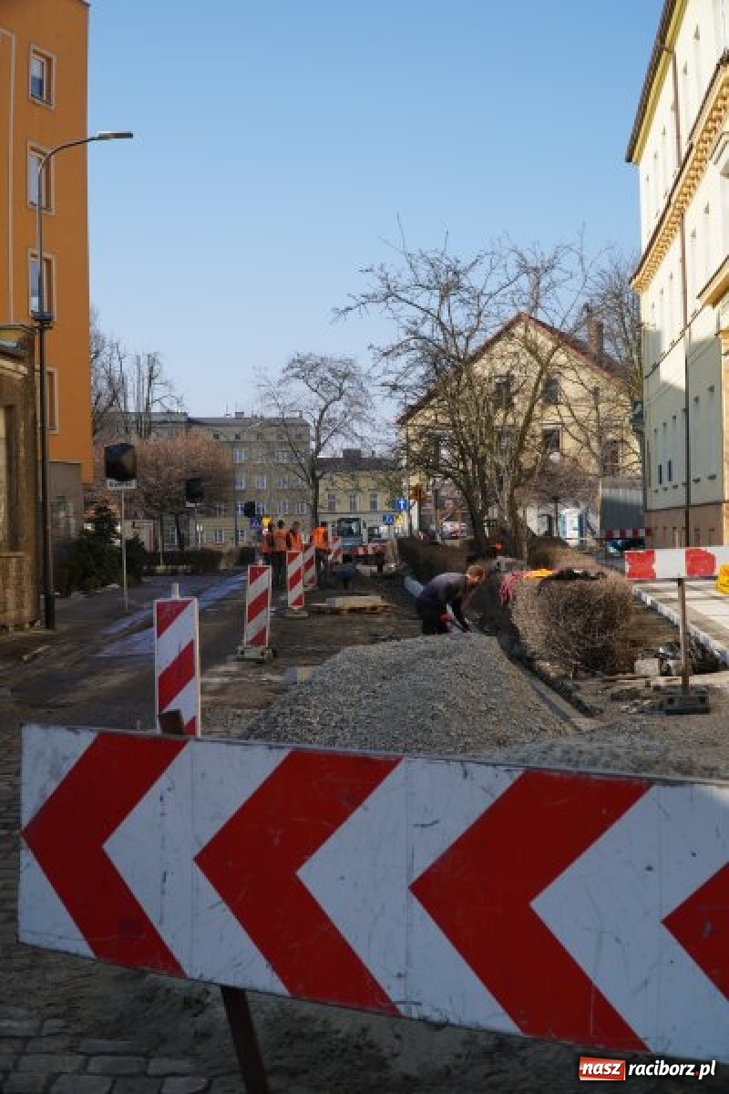 Zdjęcie w galerii na portalu naszraciborz.pl: Trwa przebudowa ulicy Gimnazjalnej na wysokości Ekonomika wiadomości z regionu