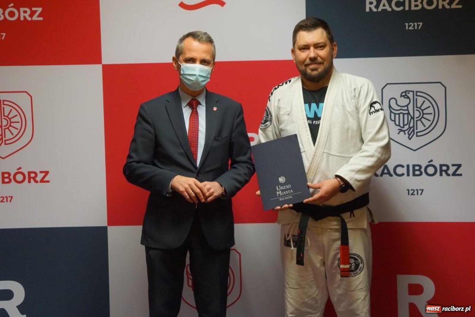 Zdjęcie w galerii na portalu naszraciborz.pl: Łamatorzy z nagrodami prezydenta wiadomości z regionu