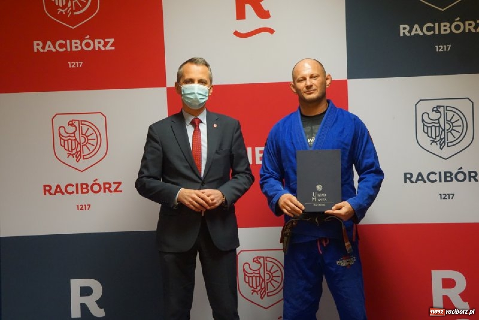 Zdjęcie w galerii na portalu naszraciborz.pl: Łamatorzy z nagrodami prezydenta wiadomości z regionu