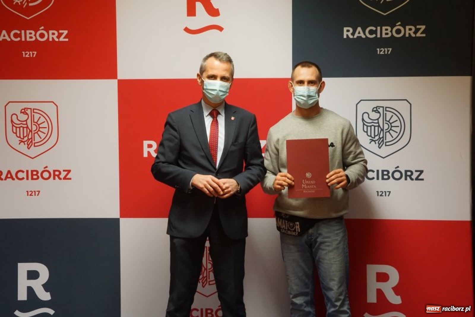 Zdjęcie w galerii na portalu naszraciborz.pl: Łamatorzy z nagrodami prezydenta wiadomości z regionu