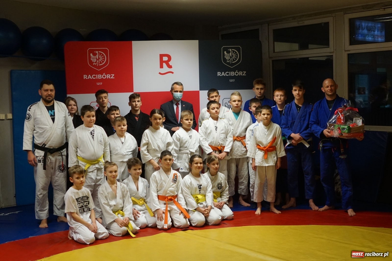 Zdjęcie w galerii na portalu naszraciborz.pl: Łamatorzy z nagrodami prezydenta wiadomości z regionu