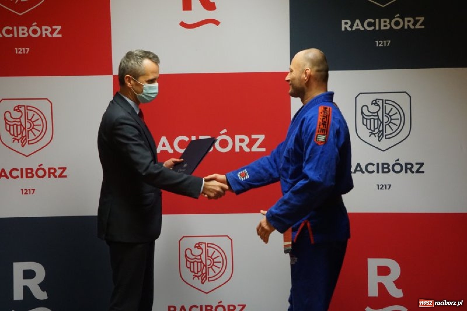 Zdjęcie w galerii na portalu naszraciborz.pl: Łamatorzy z nagrodami prezydenta wiadomości z regionu