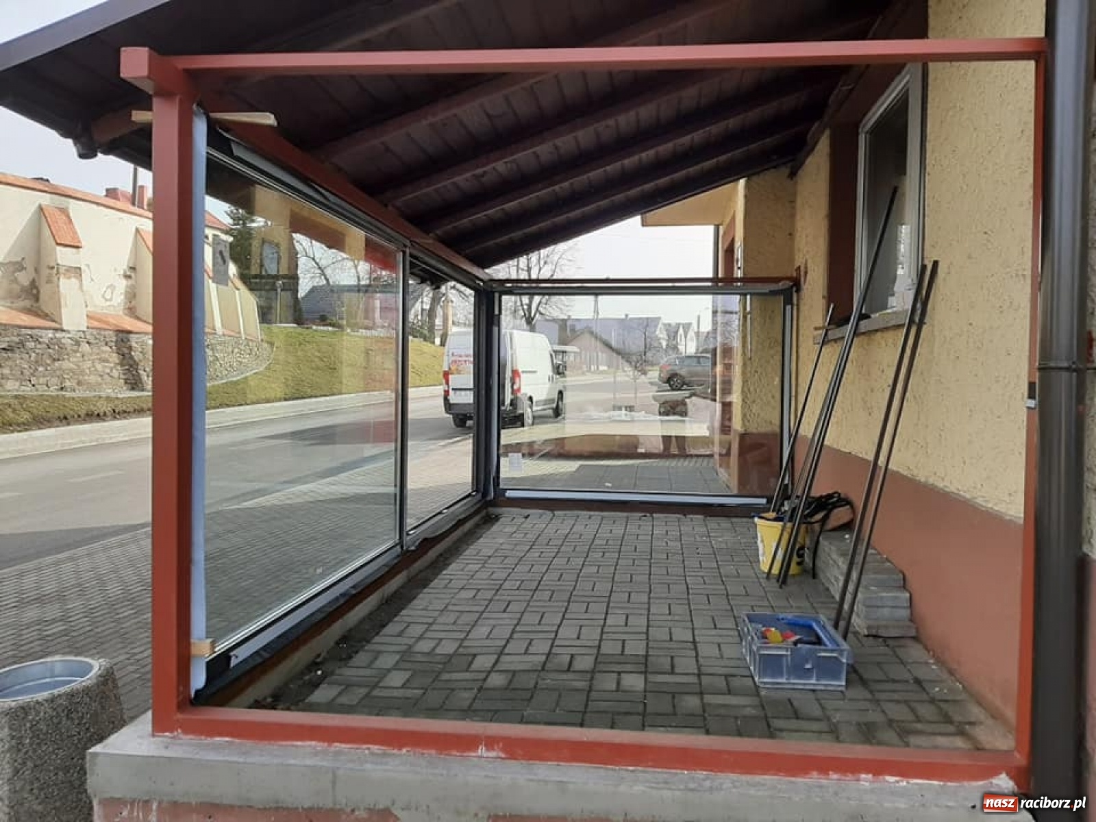 Zdjęcie w galerii na portalu naszraciborz.pl: Duma Tworkowa stanie w gablocie przed remizą wiadomości z regionu