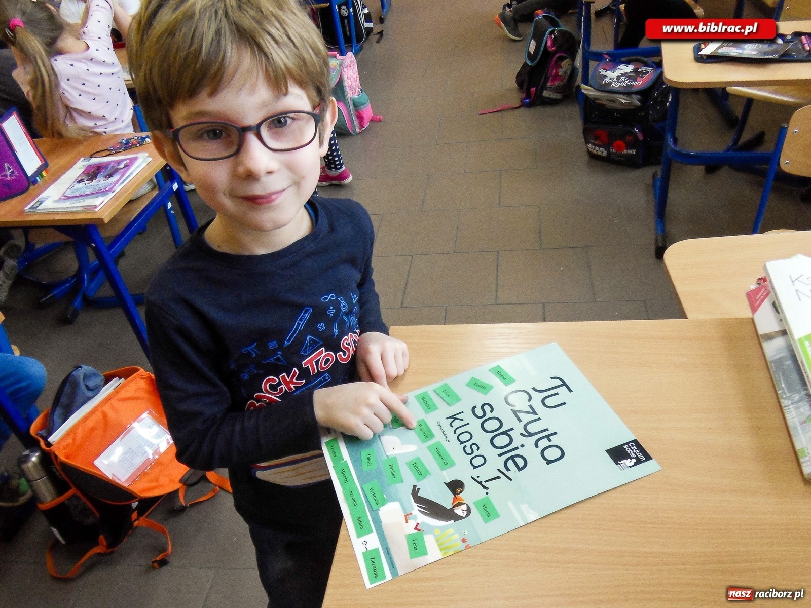 Zdjęcie w galerii na portalu naszraciborz.pl: Czytam sobie. Pierwsza klasa! Akcja czytelnicza w bibliotece w Markowicach wiadomości z regionu