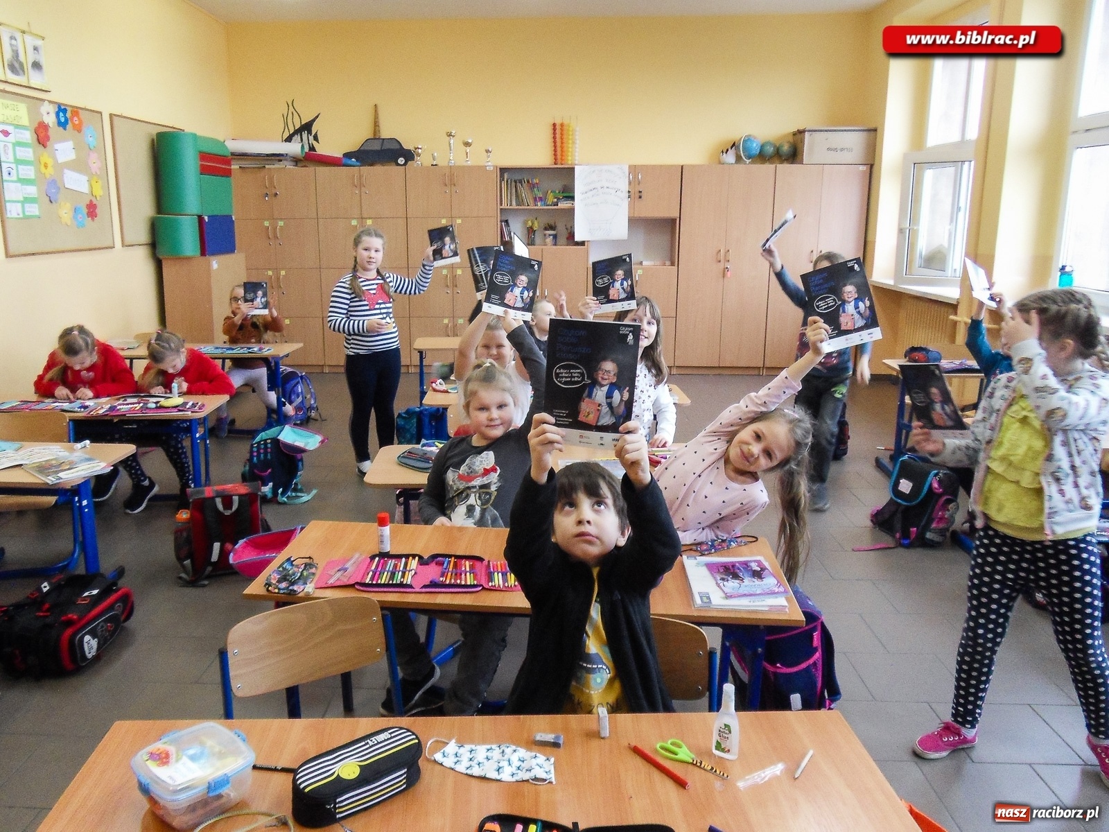 Zdjęcie w galerii na portalu naszraciborz.pl: Czytam sobie. Pierwsza klasa! Akcja czytelnicza w bibliotece w Markowicach wiadomości z regionu