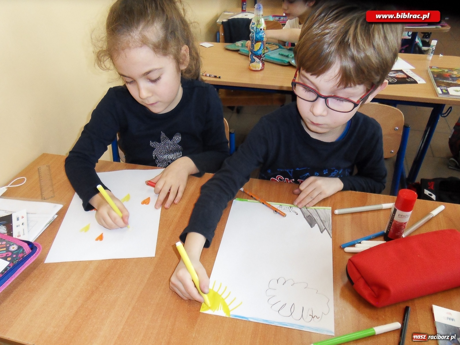 Zdjęcie w galerii na portalu naszraciborz.pl: Czytam sobie. Pierwsza klasa! Akcja czytelnicza w bibliotece w Markowicach wiadomości z regionu