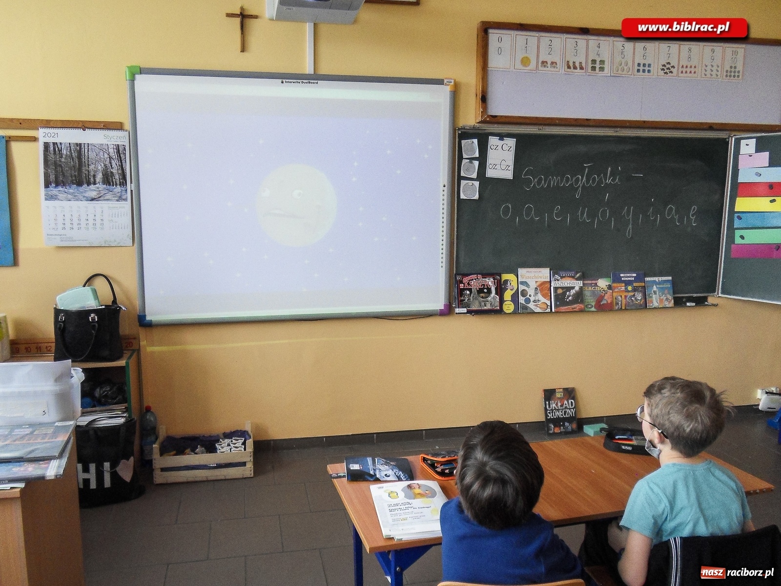 Zdjęcie w galerii na portalu naszraciborz.pl: Czytam sobie. Pierwsza klasa! Akcja czytelnicza w bibliotece w Markowicach wiadomości z regionu
