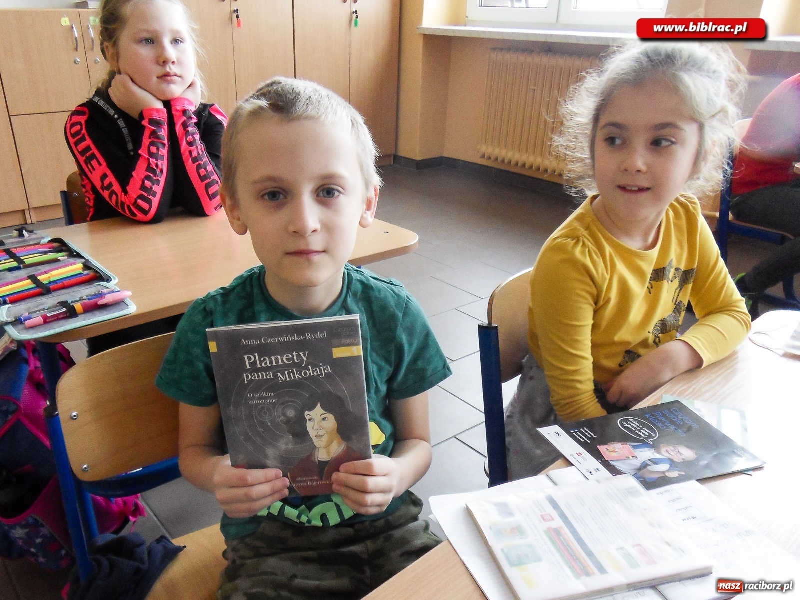 Zdjęcie w galerii na portalu naszraciborz.pl: Czytam sobie. Pierwsza klasa! Akcja czytelnicza w bibliotece w Markowicach wiadomości z regionu