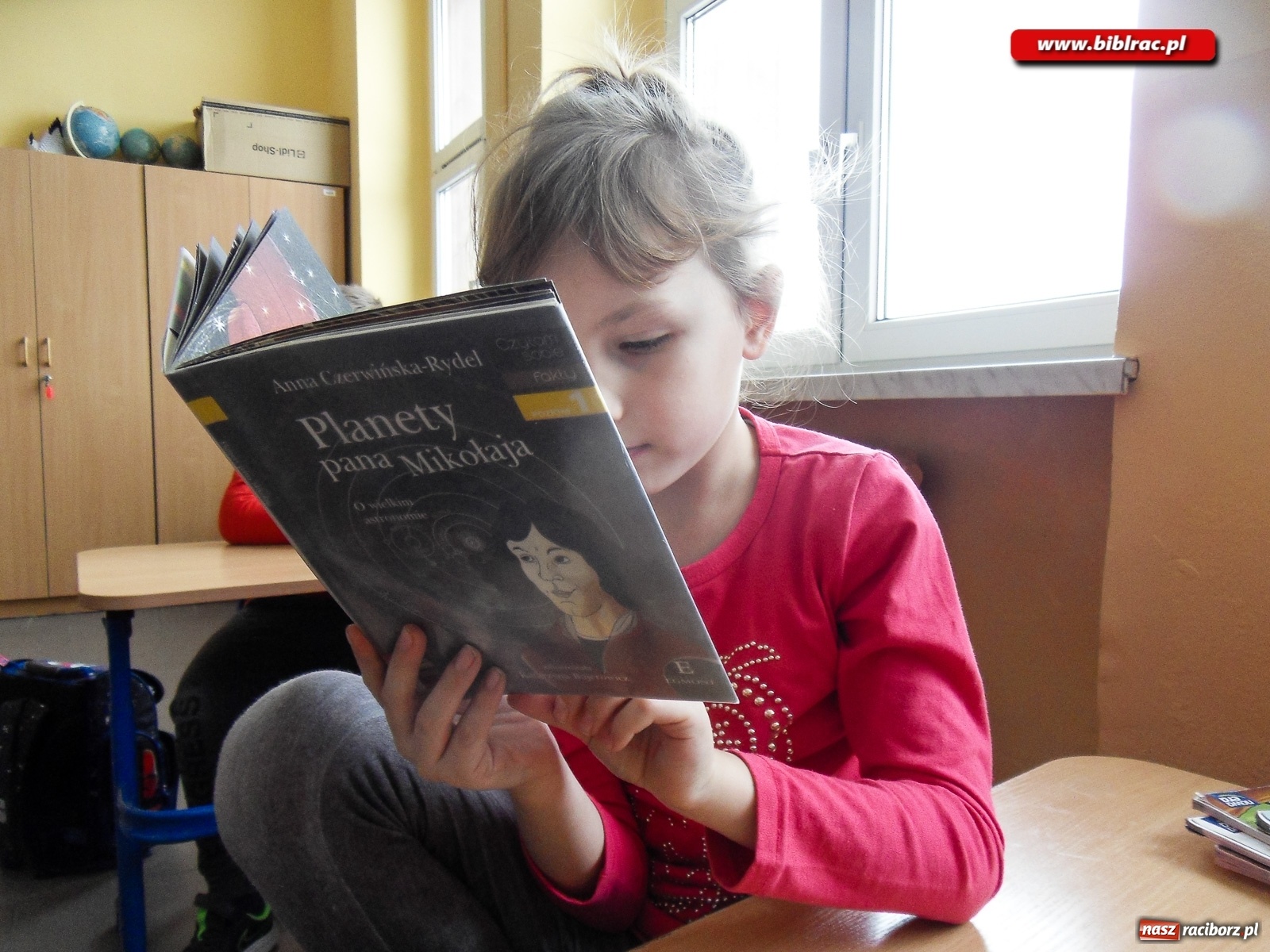 Zdjęcie w galerii na portalu naszraciborz.pl: Czytam sobie. Pierwsza klasa! Akcja czytelnicza w bibliotece w Markowicach wiadomości z regionu