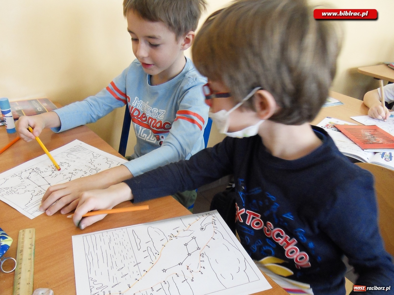 Zdjęcie w galerii na portalu naszraciborz.pl: Czytam sobie. Pierwsza klasa! Akcja czytelnicza w bibliotece w Markowicach wiadomości z regionu