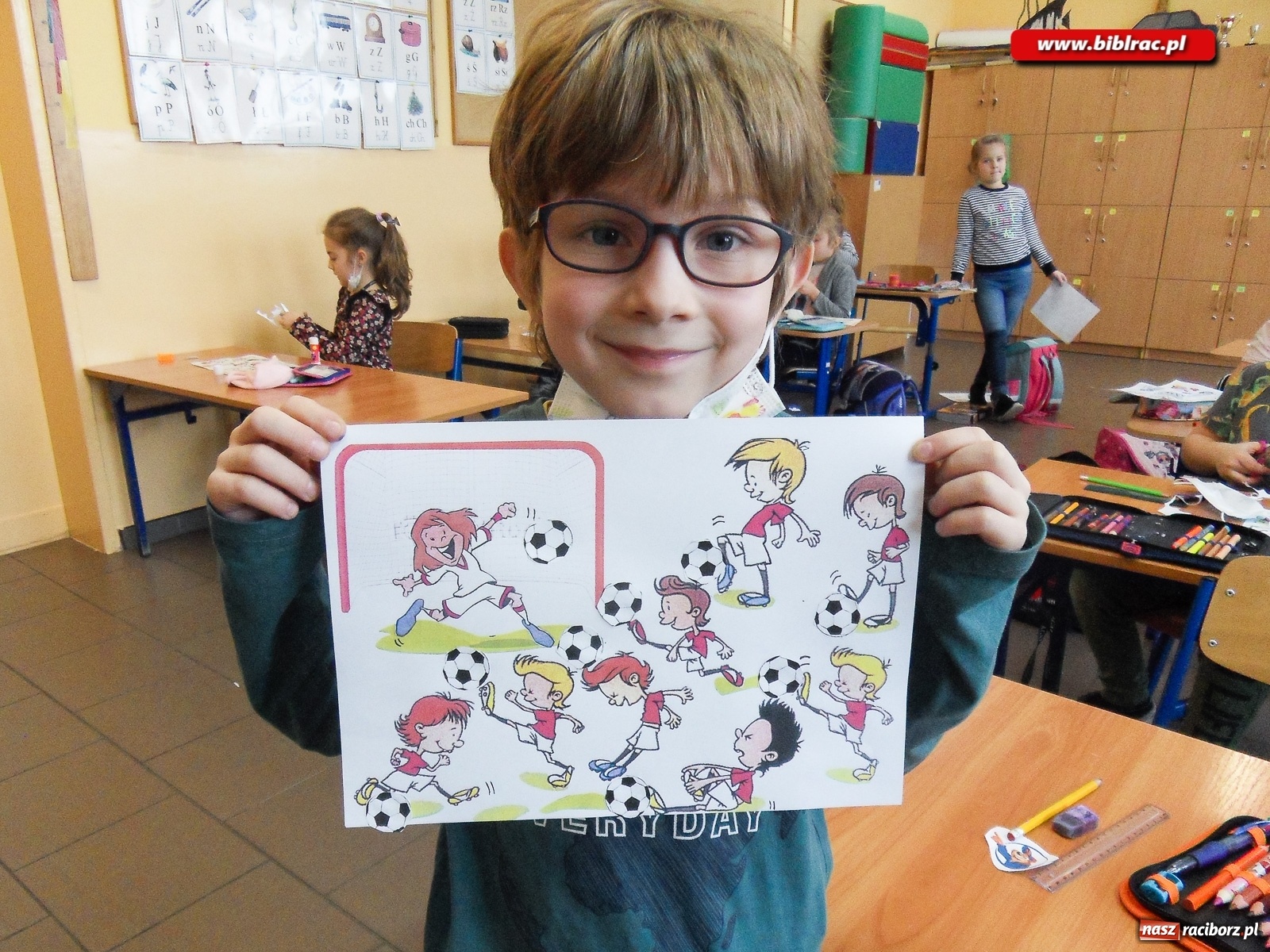 Zdjęcie w galerii na portalu naszraciborz.pl: Czytam sobie. Pierwsza klasa! Akcja czytelnicza w bibliotece w Markowicach wiadomości z regionu