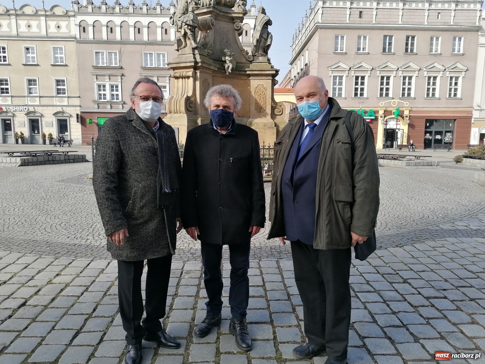 Zdjęcie w galerii na portalu naszraciborz.pl: Sprawa windy w magistracie. M. Labus i P. Klima spotkali się z konserwatorem wiadomości z regionu