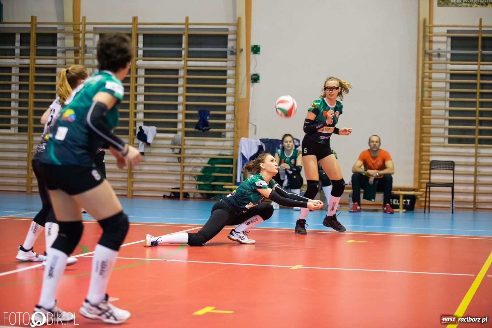 Zdjęcie w galerii na portalu naszraciborz.pl: Komplet punktów siatkarek Krzanowic [FOTO]  wiadomości z regionu