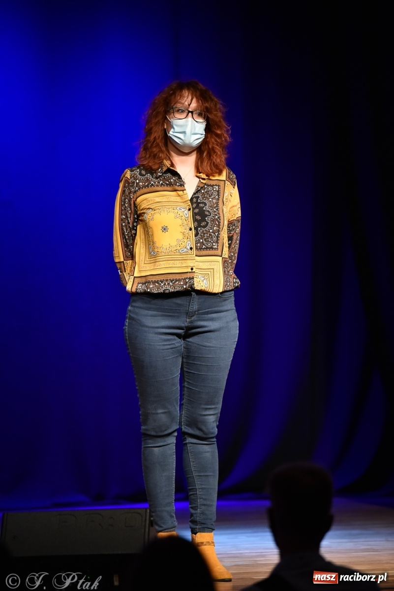 Zdjęcie w galerii na portalu naszraciborz.pl: MIRAŻ walentynkowo w MDK wiadomości z regionu