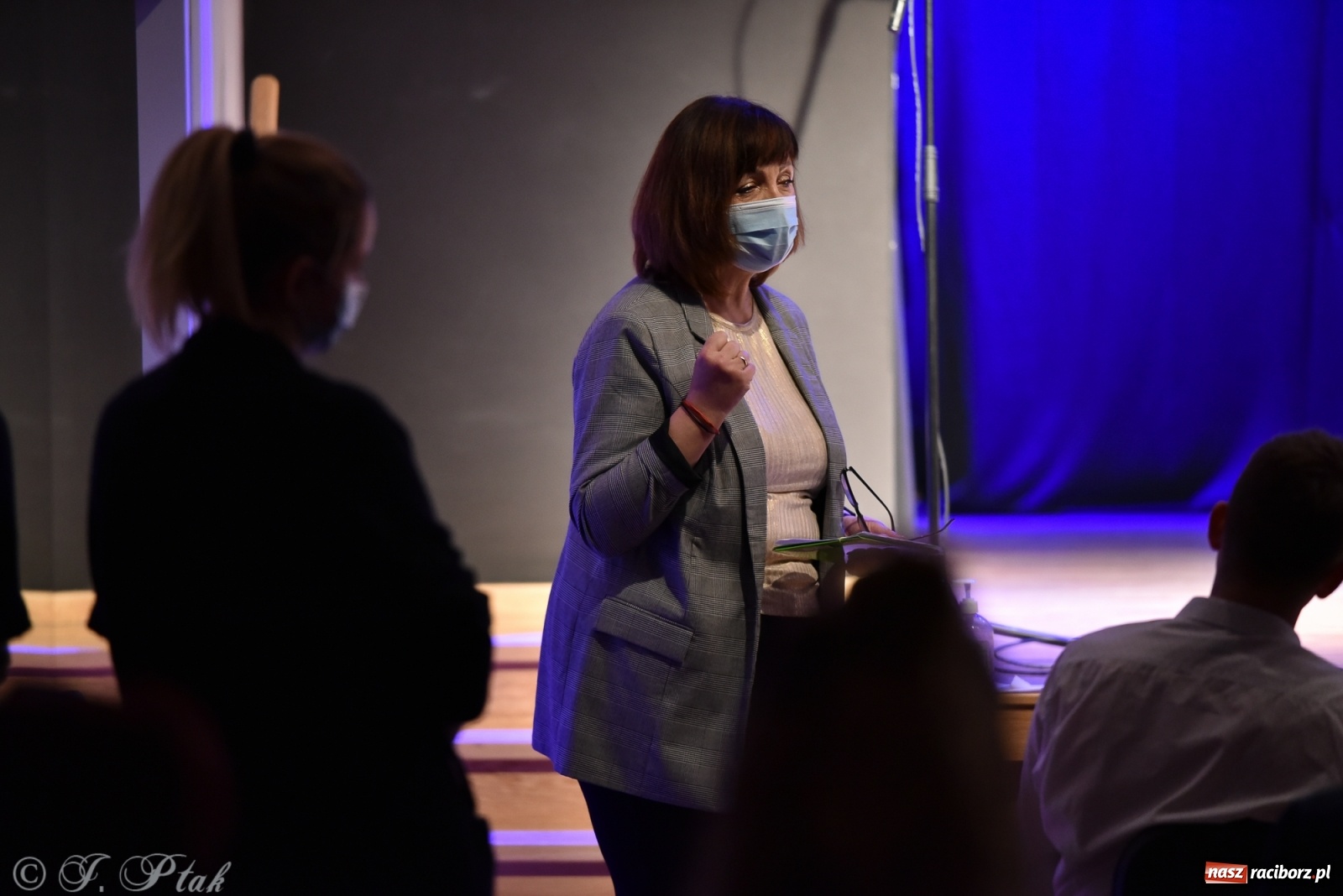 Zdjęcie w galerii na portalu naszraciborz.pl: MIRAŻ walentynkowo w MDK wiadomości z regionu