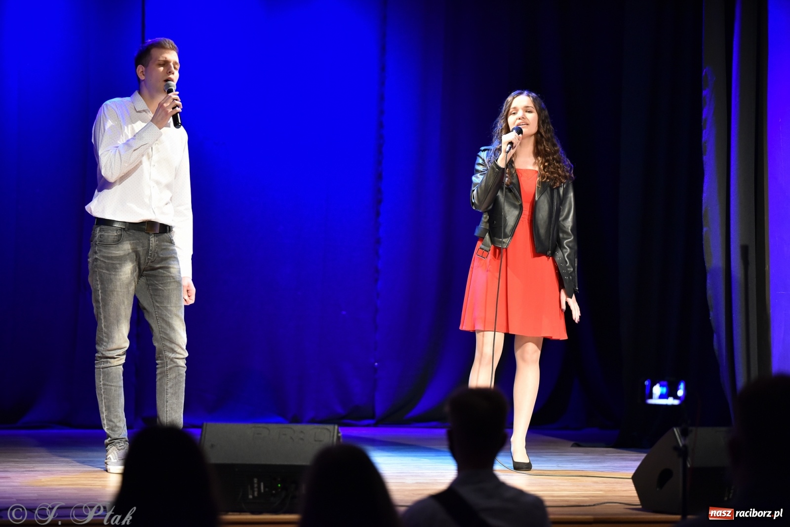 Zdjęcie w galerii na portalu naszraciborz.pl: MIRAŻ walentynkowo w MDK wiadomości z regionu