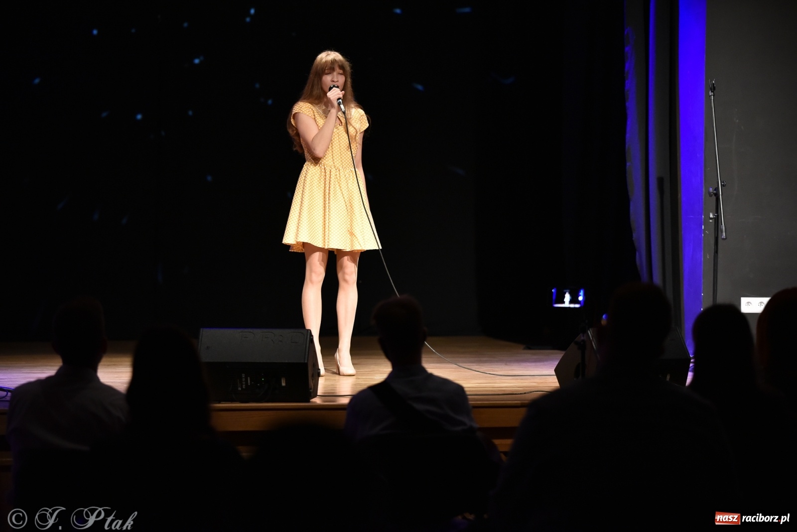 Zdjęcie w galerii na portalu naszraciborz.pl: MIRAŻ walentynkowo w MDK wiadomości z regionu