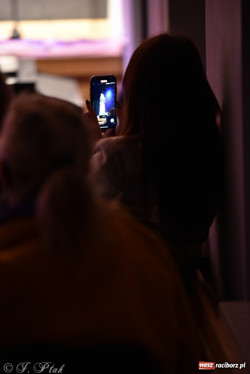 Zdjęcie w galerii na portalu naszraciborz.pl: MIRAŻ walentynkowo w MDK wiadomości z regionu