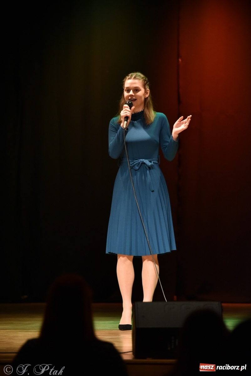 Zdjęcie w galerii na portalu naszraciborz.pl: MIRAŻ walentynkowo w MDK wiadomości z regionu