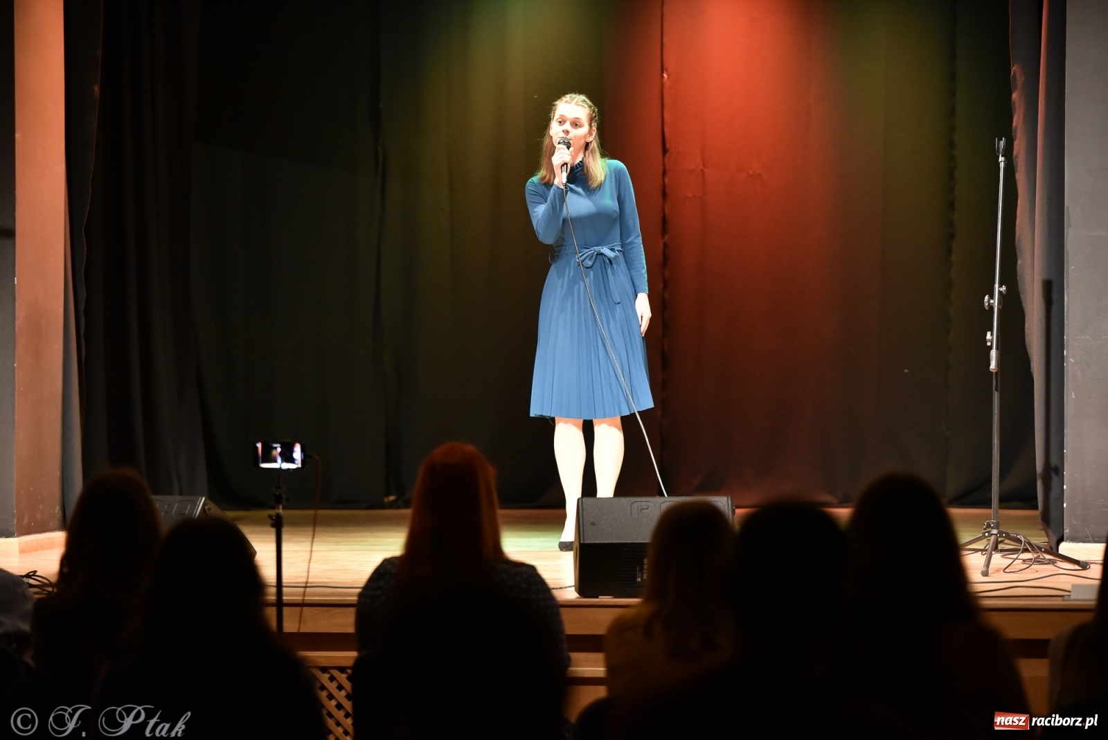 Zdjęcie w galerii na portalu naszraciborz.pl: MIRAŻ walentynkowo w MDK wiadomości z regionu