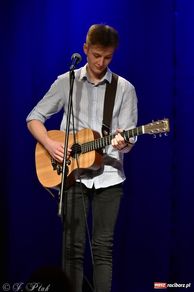 Zdjęcie w galerii na portalu naszraciborz.pl: MIRAŻ walentynkowo w MDK wiadomości z regionu