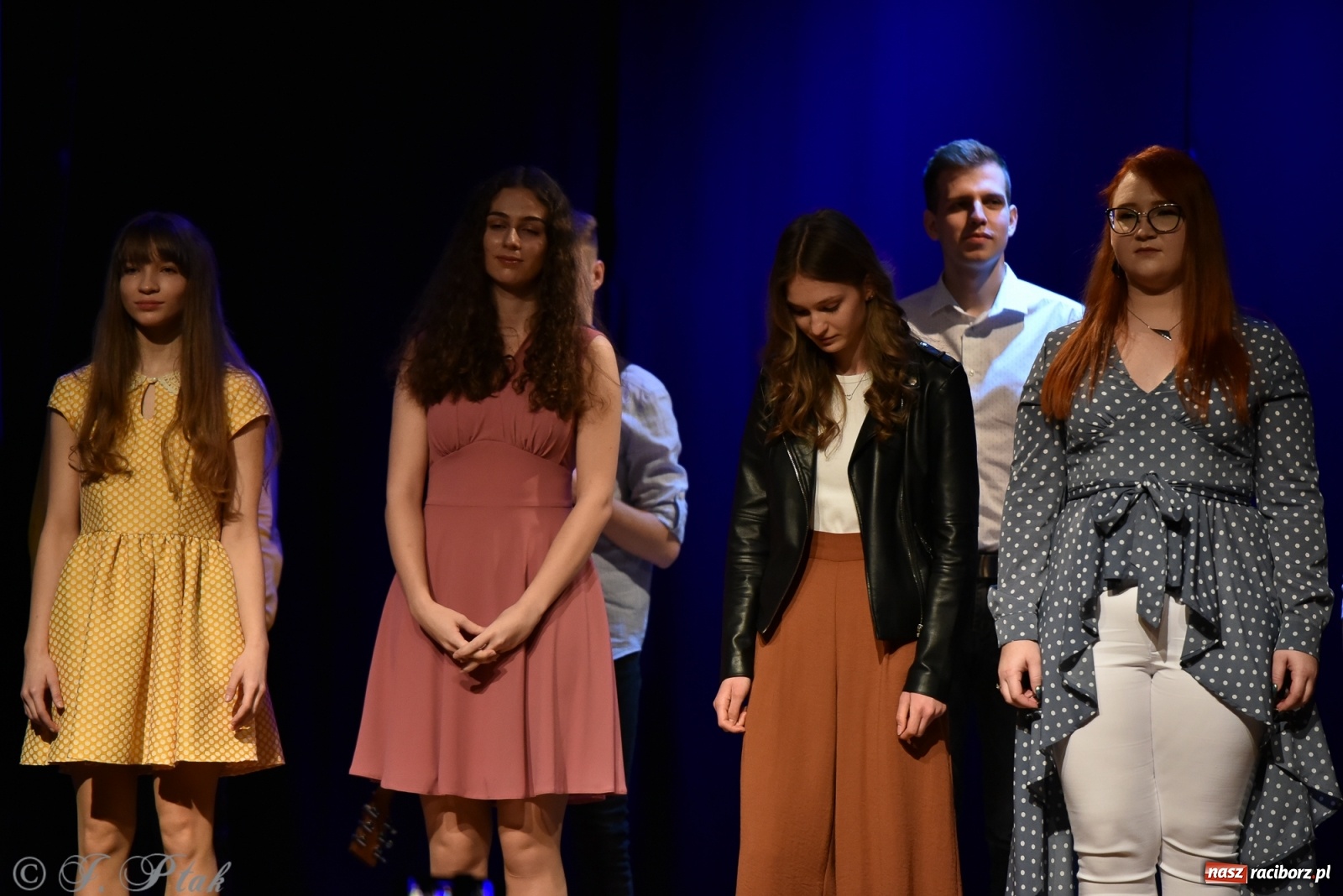 Zdjęcie w galerii na portalu naszraciborz.pl: MIRAŻ walentynkowo w MDK wiadomości z regionu