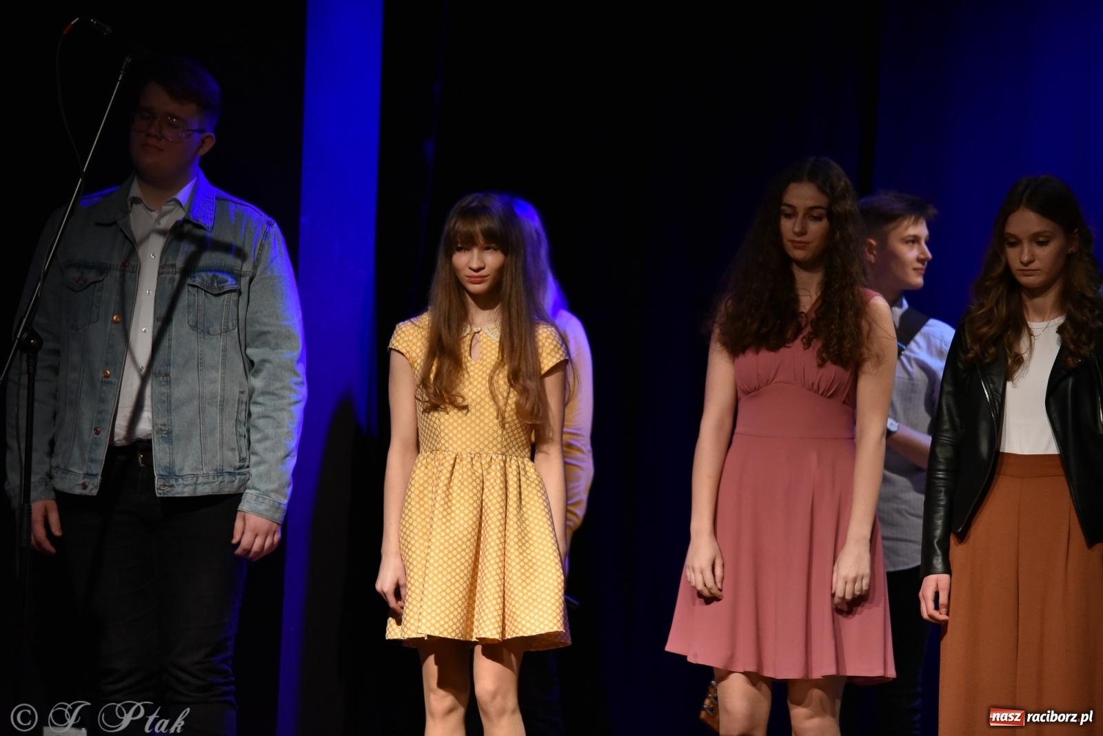 Zdjęcie w galerii na portalu naszraciborz.pl: MIRAŻ walentynkowo w MDK wiadomości z regionu