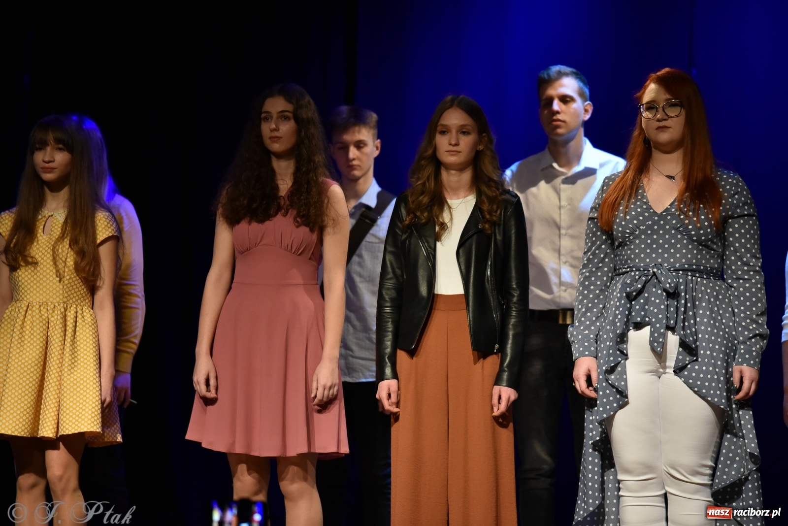 Zdjęcie w galerii na portalu naszraciborz.pl: MIRAŻ walentynkowo w MDK wiadomości z regionu