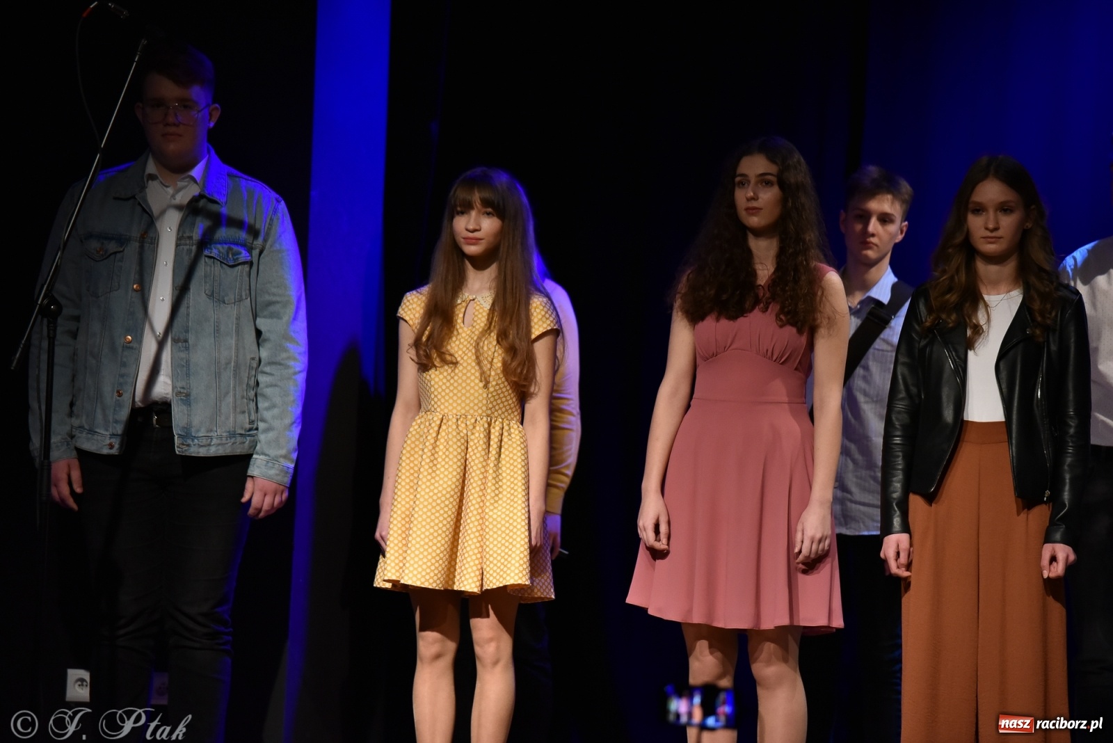 Zdjęcie w galerii na portalu naszraciborz.pl: MIRAŻ walentynkowo w MDK wiadomości z regionu