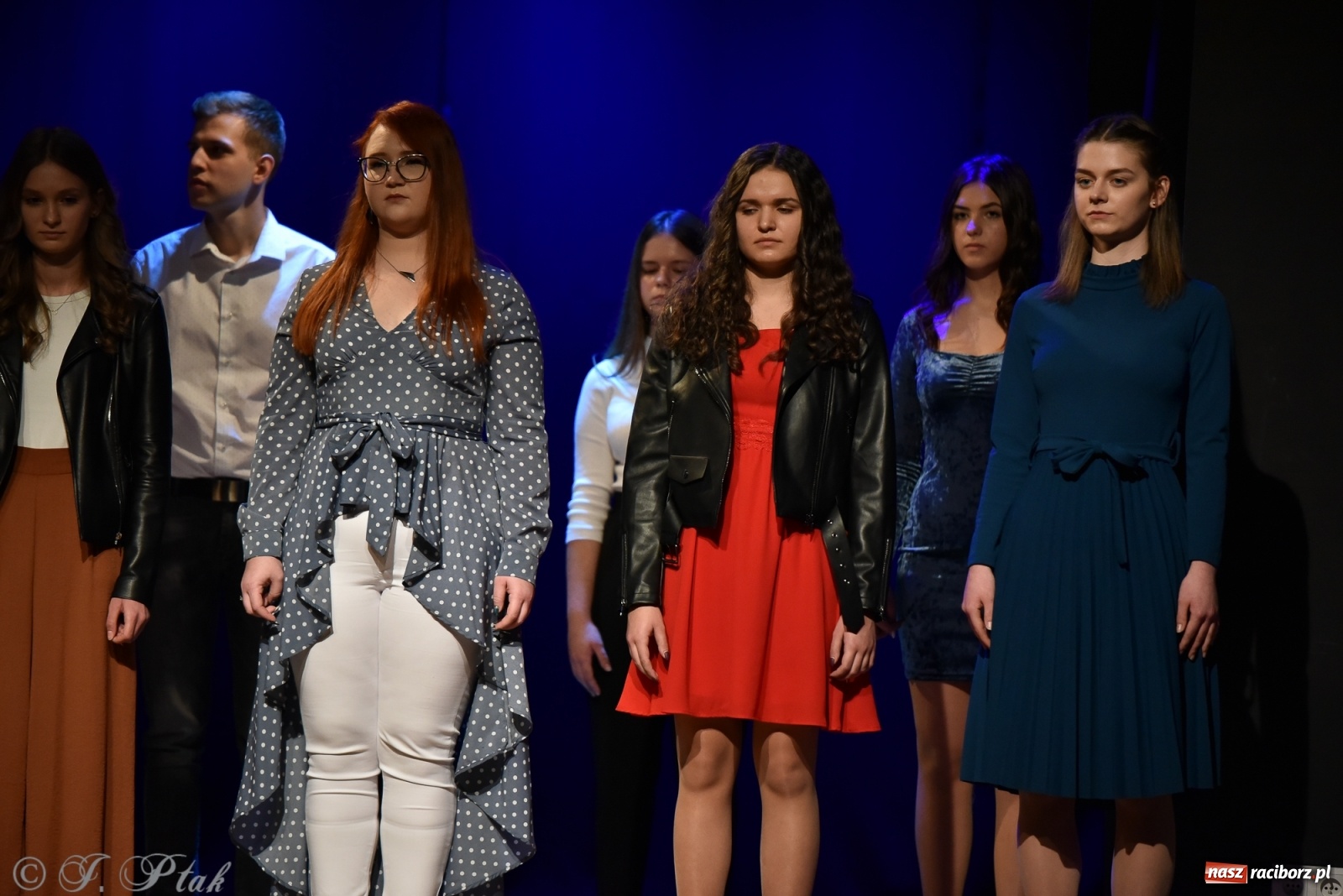 Zdjęcie w galerii na portalu naszraciborz.pl: MIRAŻ walentynkowo w MDK wiadomości z regionu