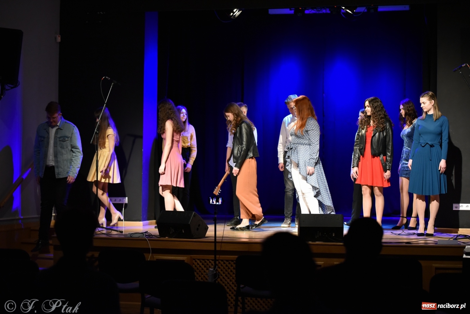 Zdjęcie w galerii na portalu naszraciborz.pl: MIRAŻ walentynkowo w MDK wiadomości z regionu