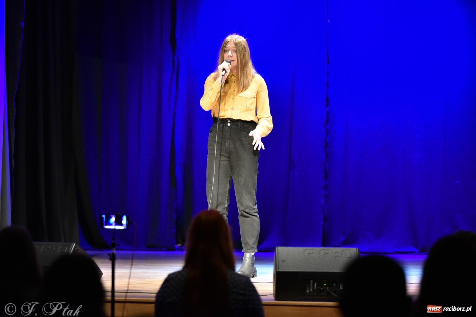 Zdjęcie w galerii na portalu naszraciborz.pl: MIRAŻ walentynkowo w MDK wiadomości z regionu