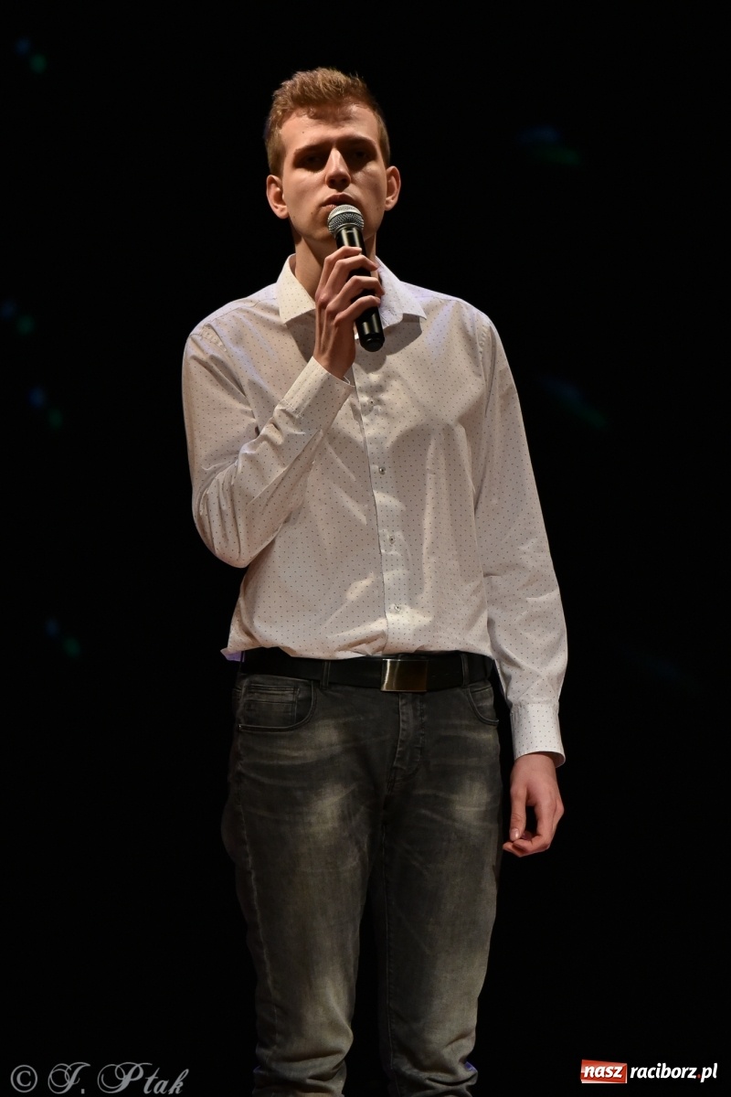 Zdjęcie w galerii na portalu naszraciborz.pl: MIRAŻ walentynkowo w MDK wiadomości z regionu