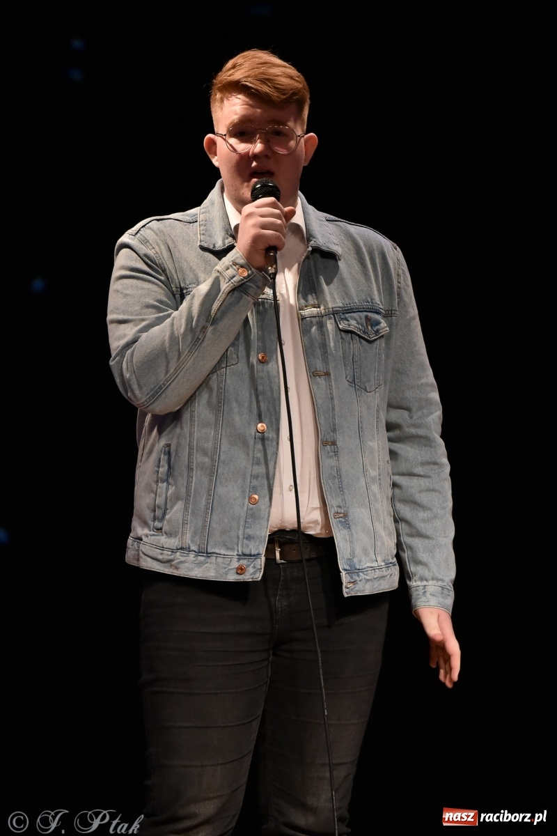 Zdjęcie w galerii na portalu naszraciborz.pl: MIRAŻ walentynkowo w MDK wiadomości z regionu