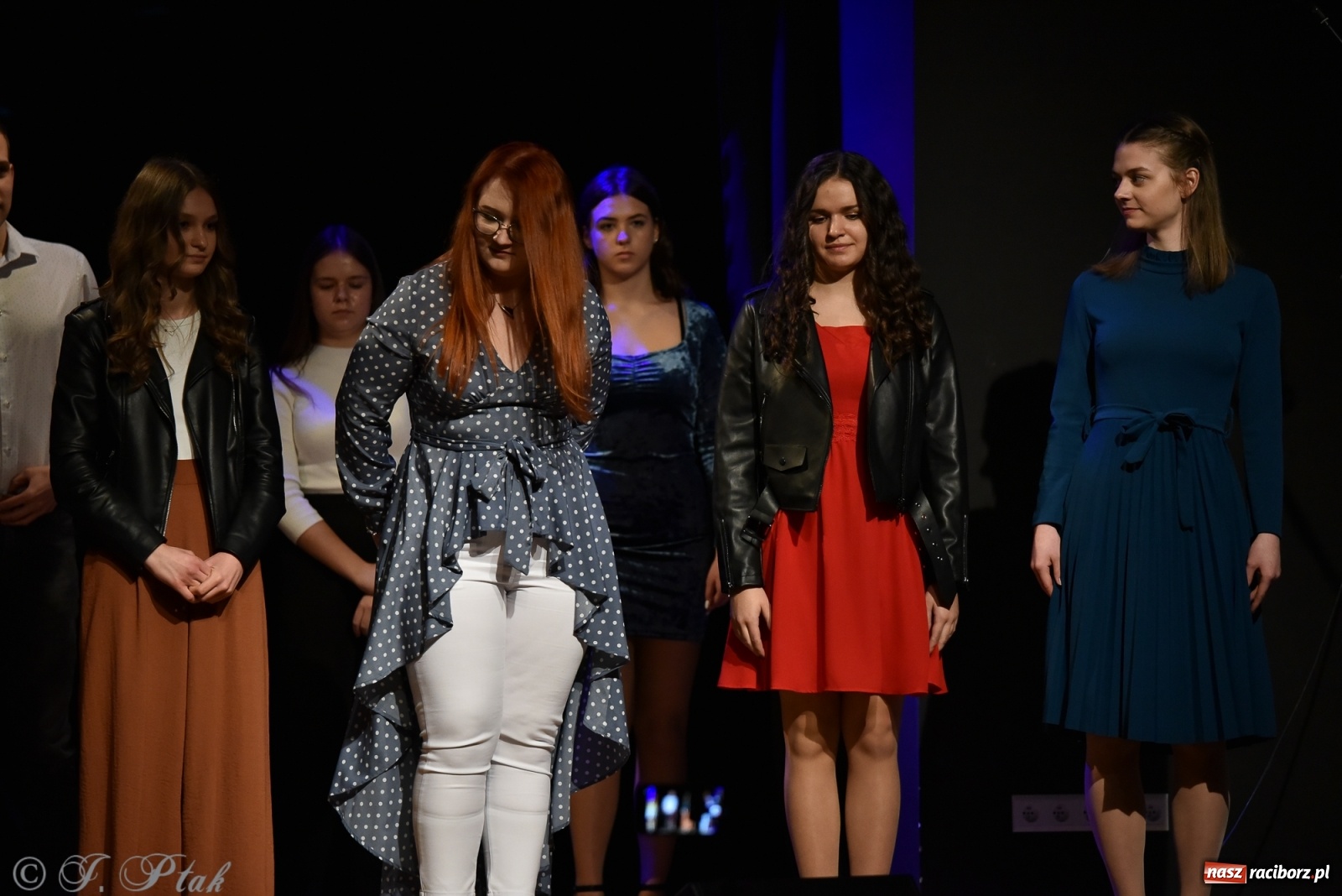 Zdjęcie w galerii na portalu naszraciborz.pl: MIRAŻ walentynkowo w MDK wiadomości z regionu