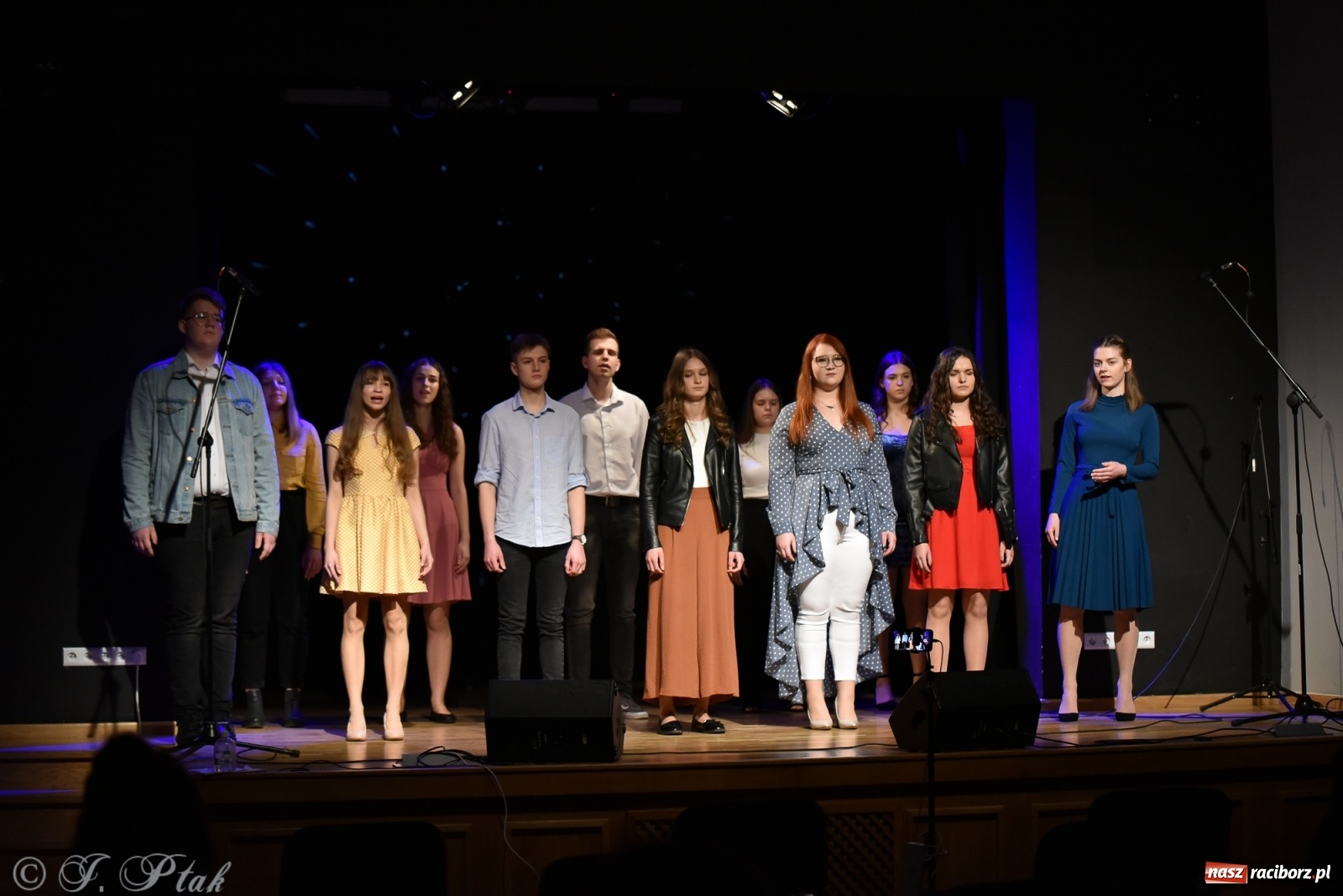 Zdjęcie w galerii na portalu naszraciborz.pl: MIRAŻ walentynkowo w MDK wiadomości z regionu