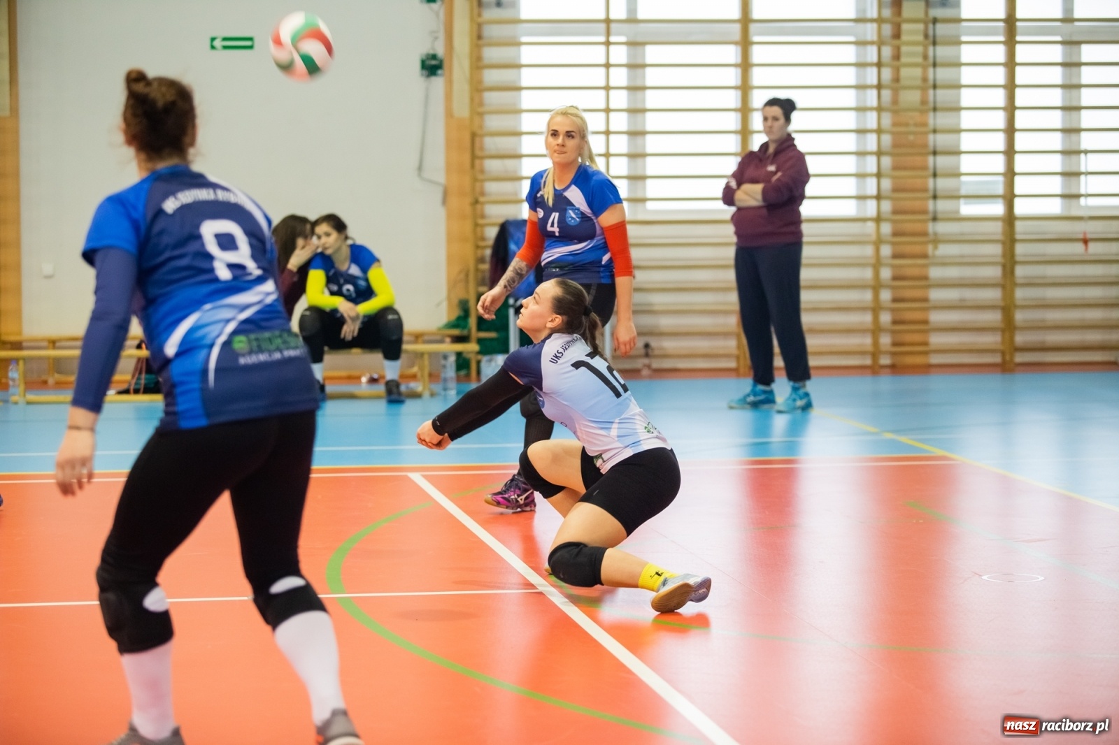 Zdjęcie w galerii na portalu naszraciborz.pl: Raz na wozie, raz pod wozem. Derbowa porażka siatkarek Krzanowic [FOTO i WIDEO] wiadomości z regionu