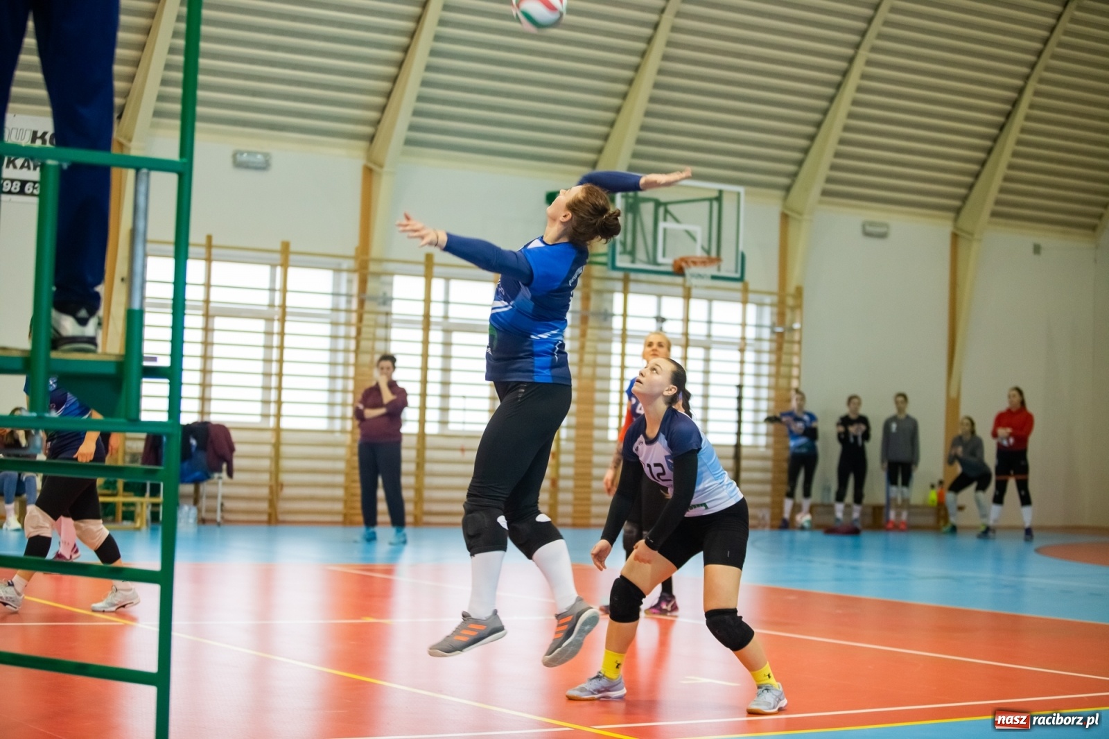 Zdjęcie w galerii na portalu naszraciborz.pl: Raz na wozie, raz pod wozem. Derbowa porażka siatkarek Krzanowic [FOTO i WIDEO] wiadomości z regionu