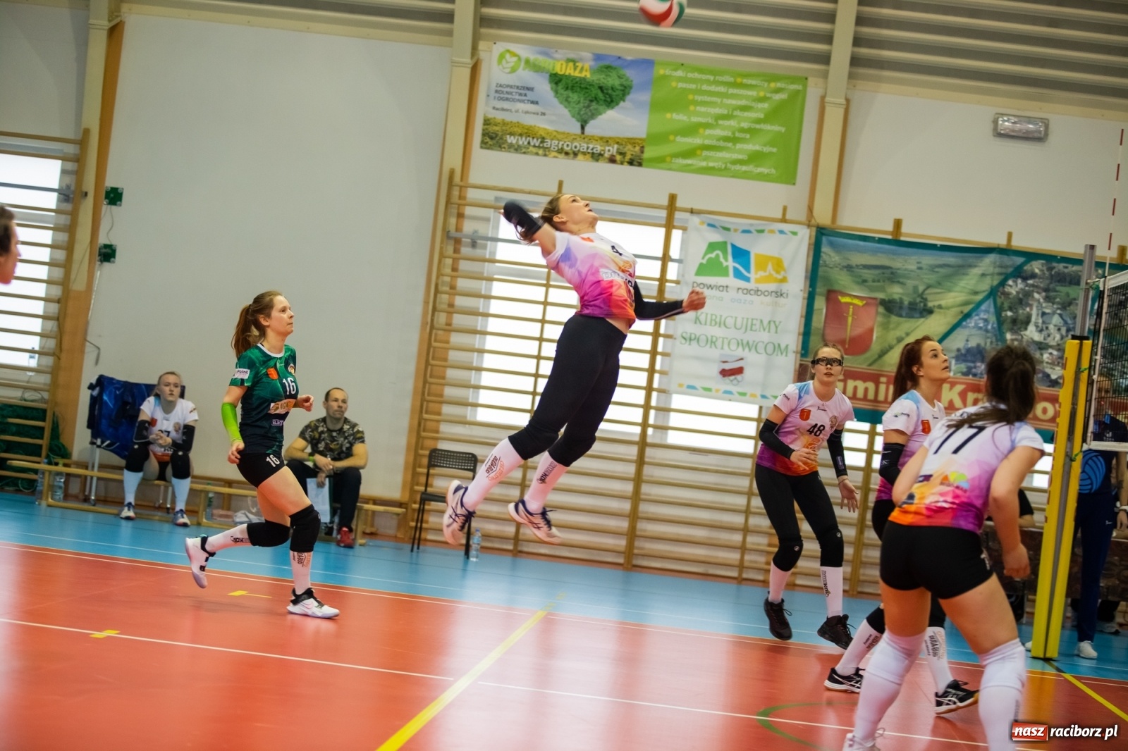 Zdjęcie w galerii na portalu naszraciborz.pl: Raz na wozie, raz pod wozem. Derbowa porażka siatkarek Krzanowic [FOTO i WIDEO] wiadomości z regionu