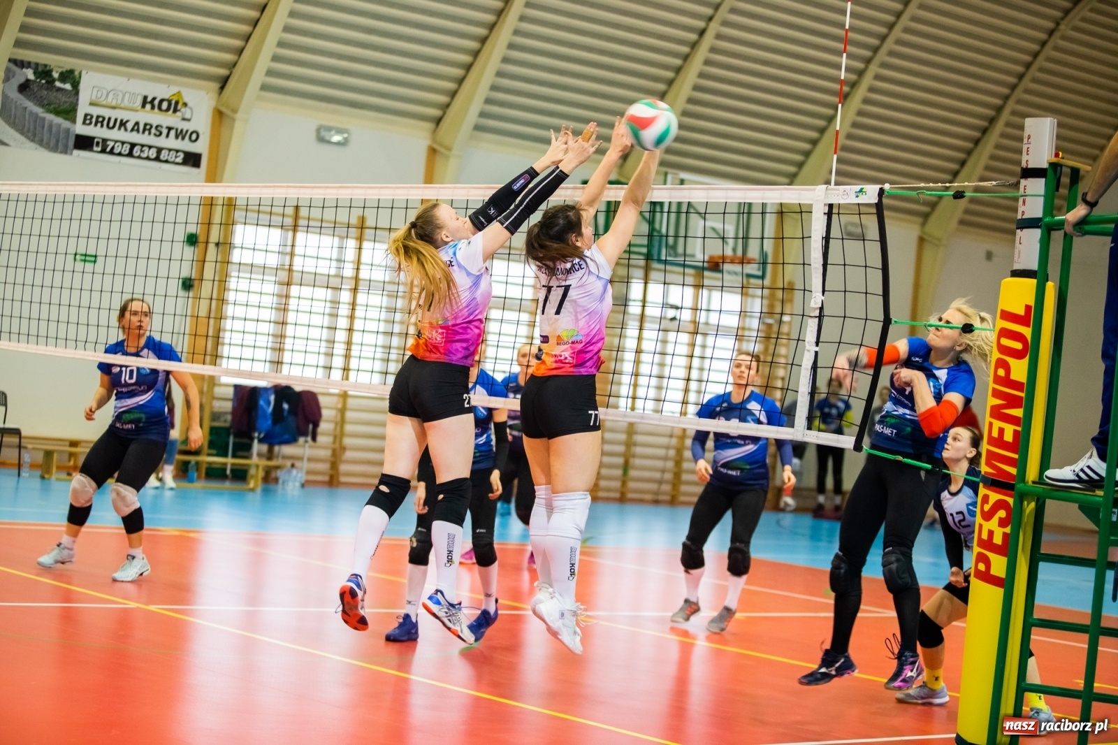 Zdjęcie w galerii na portalu naszraciborz.pl: Raz na wozie, raz pod wozem. Derbowa porażka siatkarek Krzanowic [FOTO i WIDEO] wiadomości z regionu