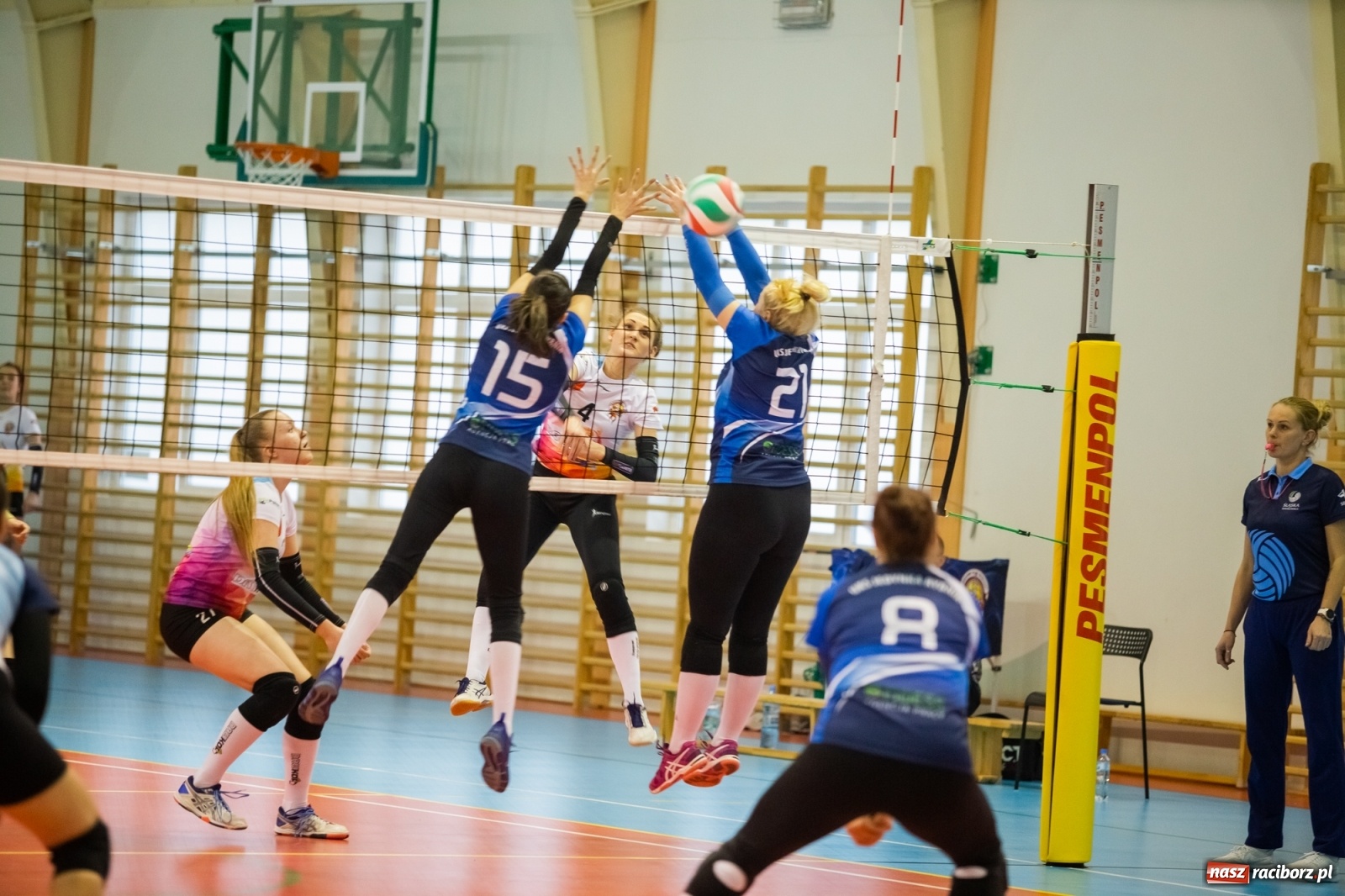 Zdjęcie w galerii na portalu naszraciborz.pl: Raz na wozie, raz pod wozem. Derbowa porażka siatkarek Krzanowic [FOTO i WIDEO] wiadomości z regionu