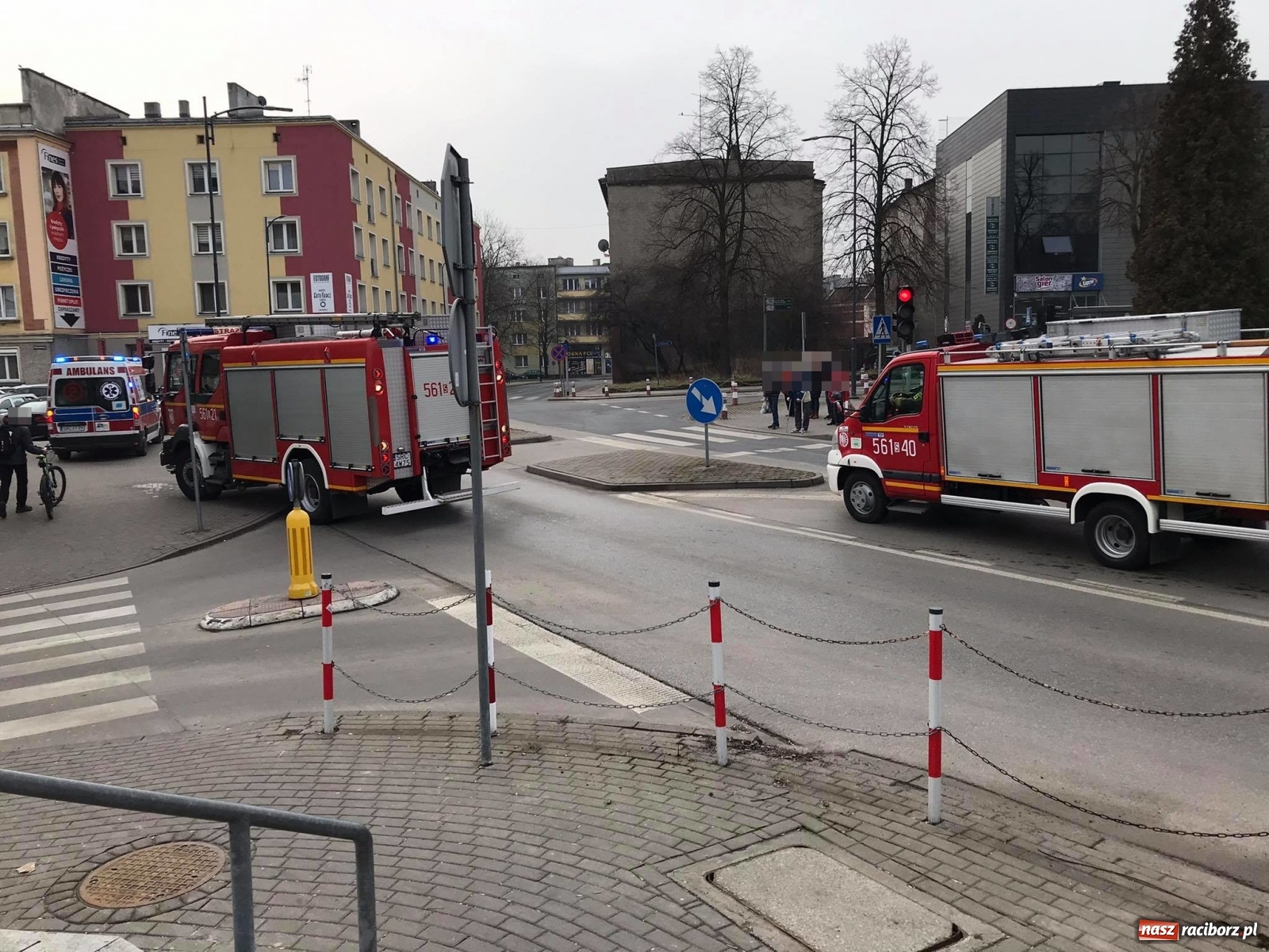 Zdjęcie w galerii na portalu naszraciborz.pl: Ambulans pod bankiem zmylił strażaków  wiadomości z regionu