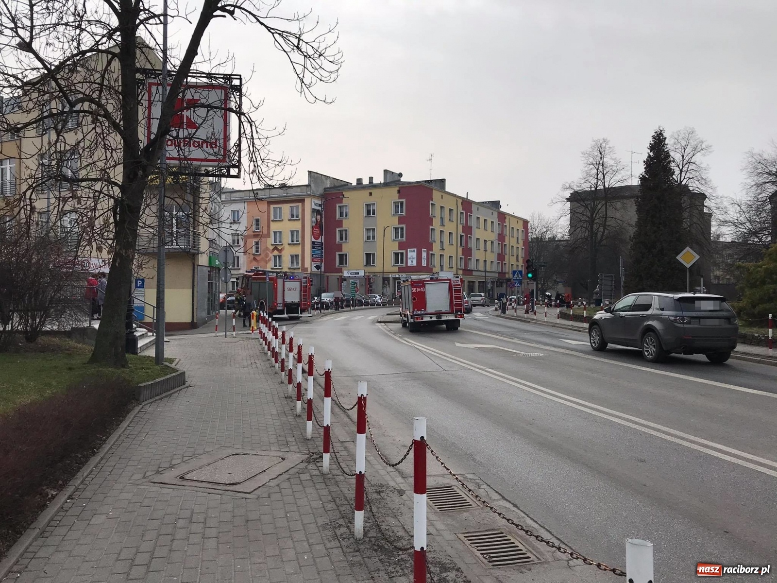 Zdjęcie w galerii na portalu naszraciborz.pl: Ambulans pod bankiem zmylił strażaków  wiadomości z regionu