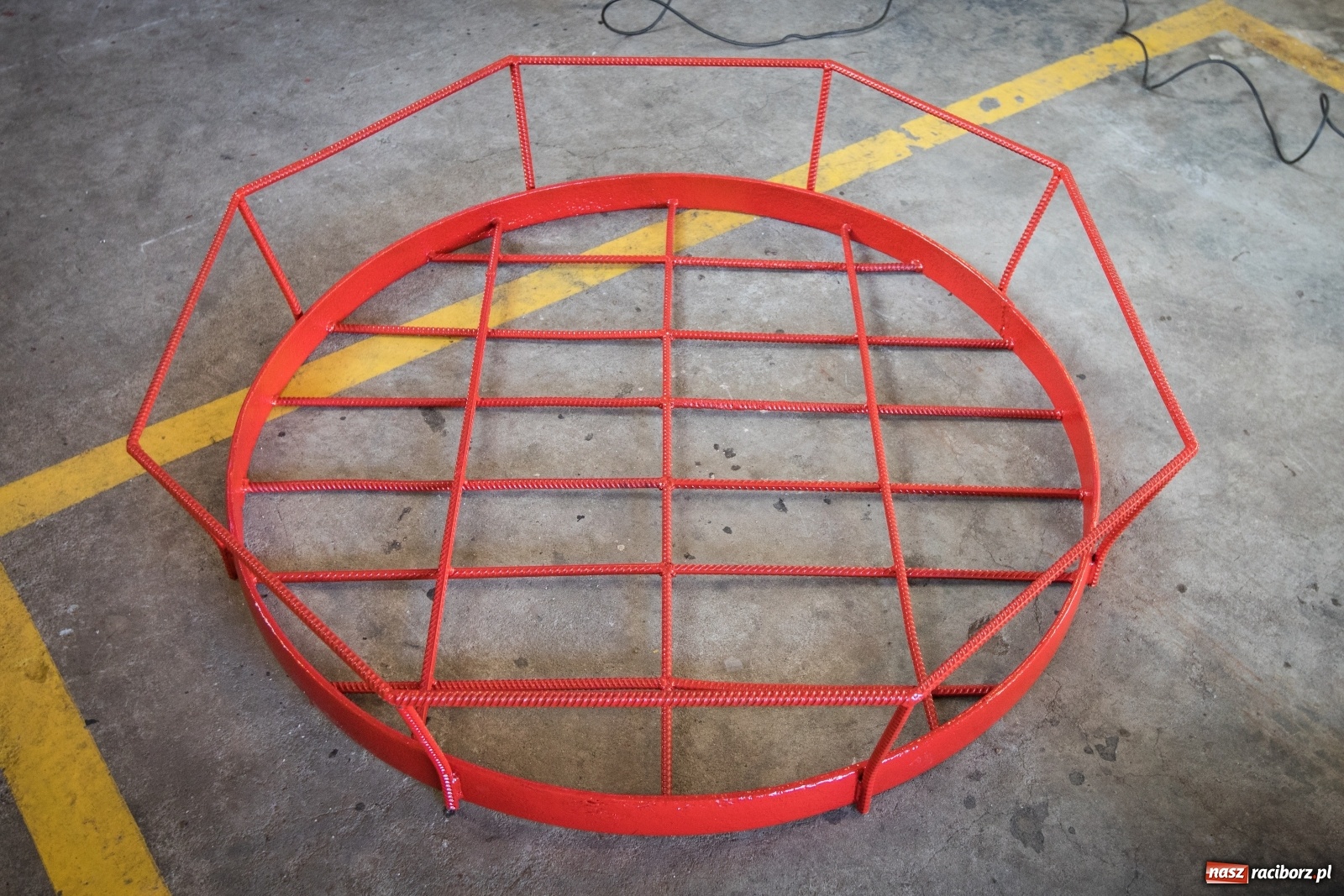 Zdjęcie w galerii na portalu naszraciborz.pl: Strażacy z Gminy Krzanowice pomagają bocianom wiadomości z regionu