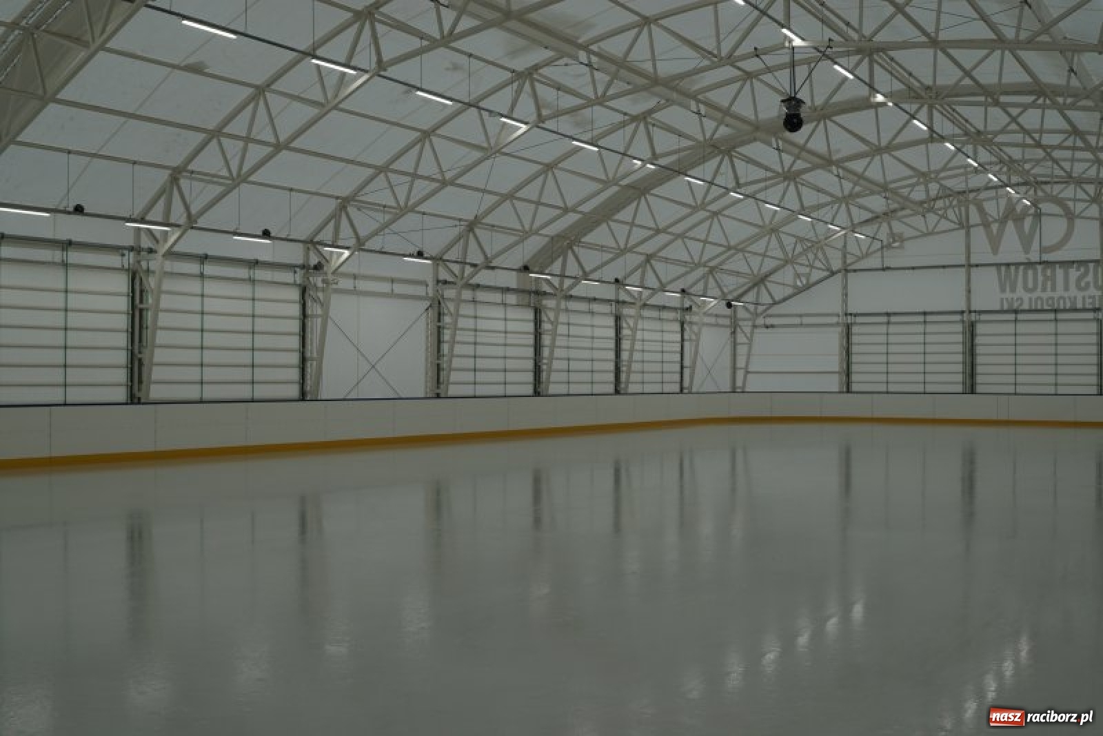 Zdjęcie w galerii na portalu naszraciborz.pl: Z lodowiska na Rynku skorzystało ponad 5 tysięcy osób wiadomości z regionu