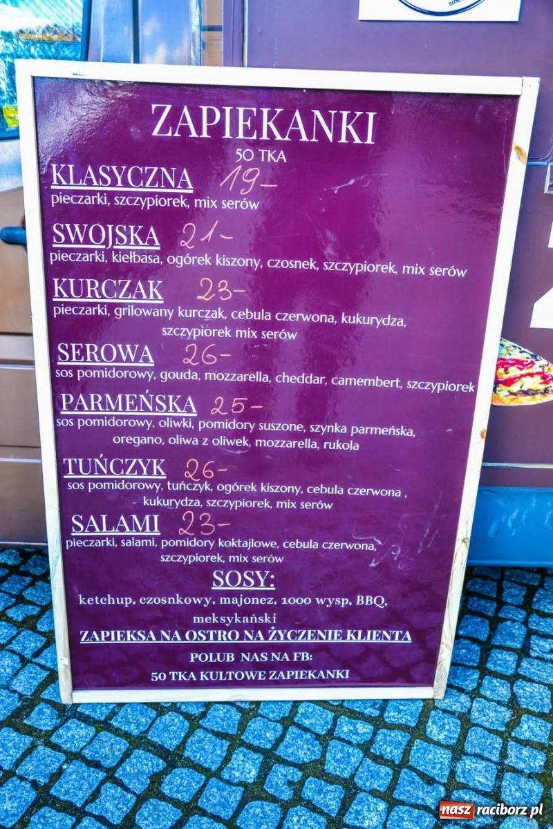 Zdjęcie w galerii na portalu naszraciborz.pl: Food trucki zaparkowały na zamkowym dziedzińcu wiadomości z regionu