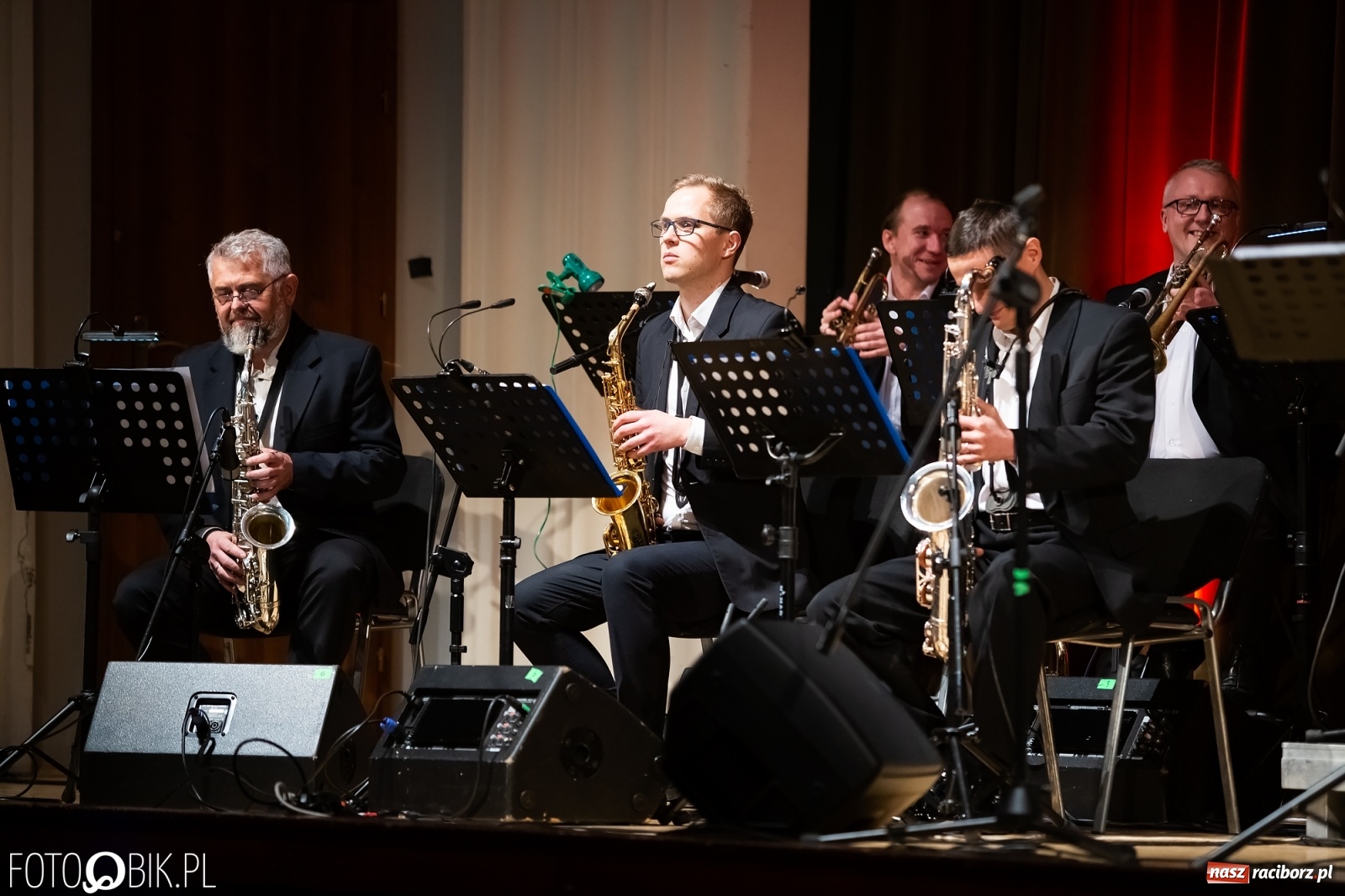 Zdjęcie w galerii na portalu naszraciborz.pl: Koncert orkiestry Kurcbend na Dzień Kobiet [FOTO i WIDEO] wiadomości z regionu