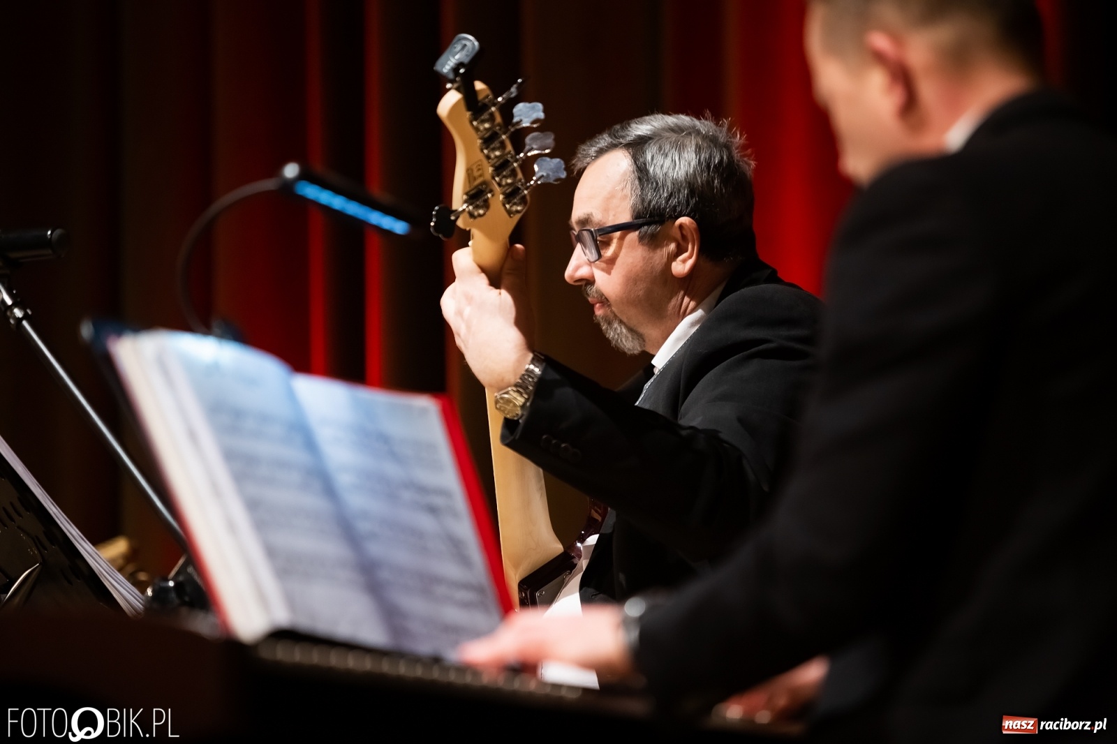 Zdjęcie w galerii na portalu naszraciborz.pl: Koncert orkiestry Kurcbend na Dzień Kobiet [FOTO i WIDEO] wiadomości z regionu